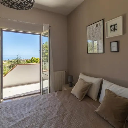 Villa Siculi Hortis Sea - - Jacuzzi - Air Conditioning - Free Parking - Video Surveillance & Alarm System